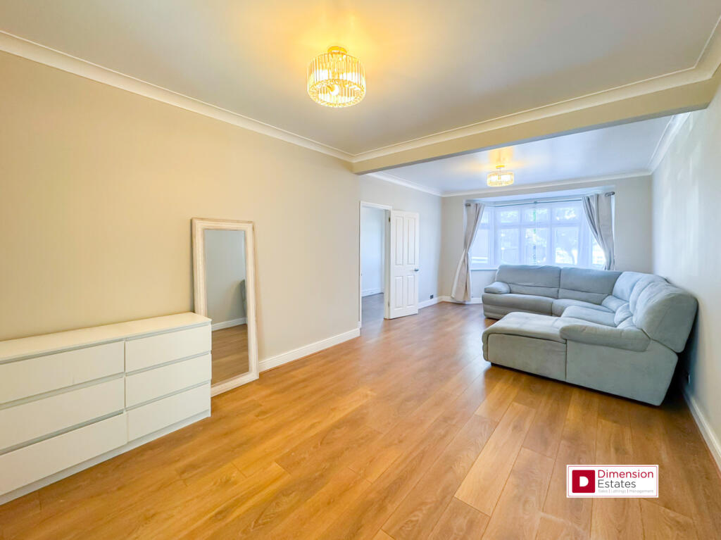 Main image of property: Park Lane, Hornchurch, Essex, RM11