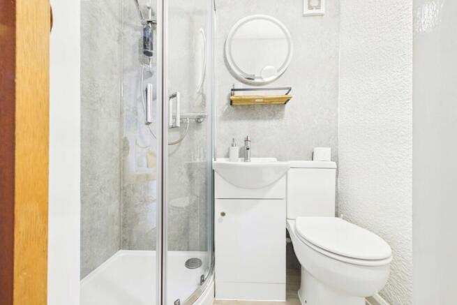 Room 2 en-suite - guest accommodation
