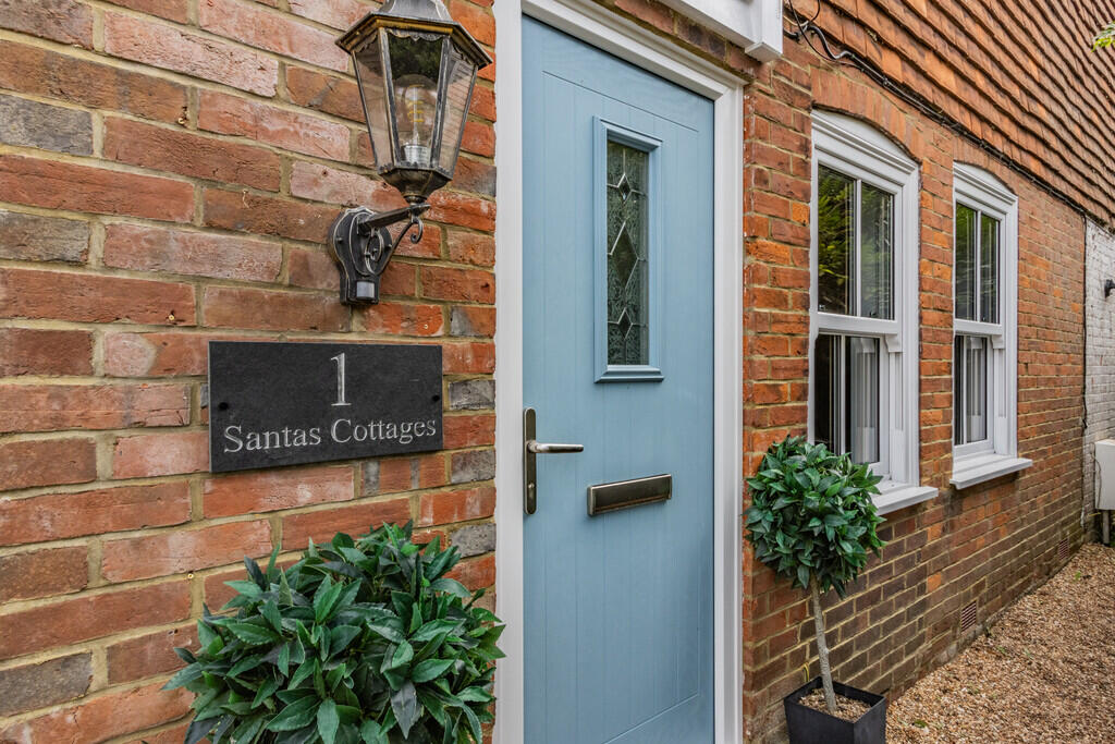 Main image of property: Quaint Two Bedroom Cottage In Hawkhurst