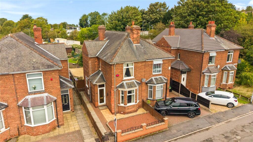 Main image of property: Lea Road West, Gainsborough, Lincolnshire, DN21