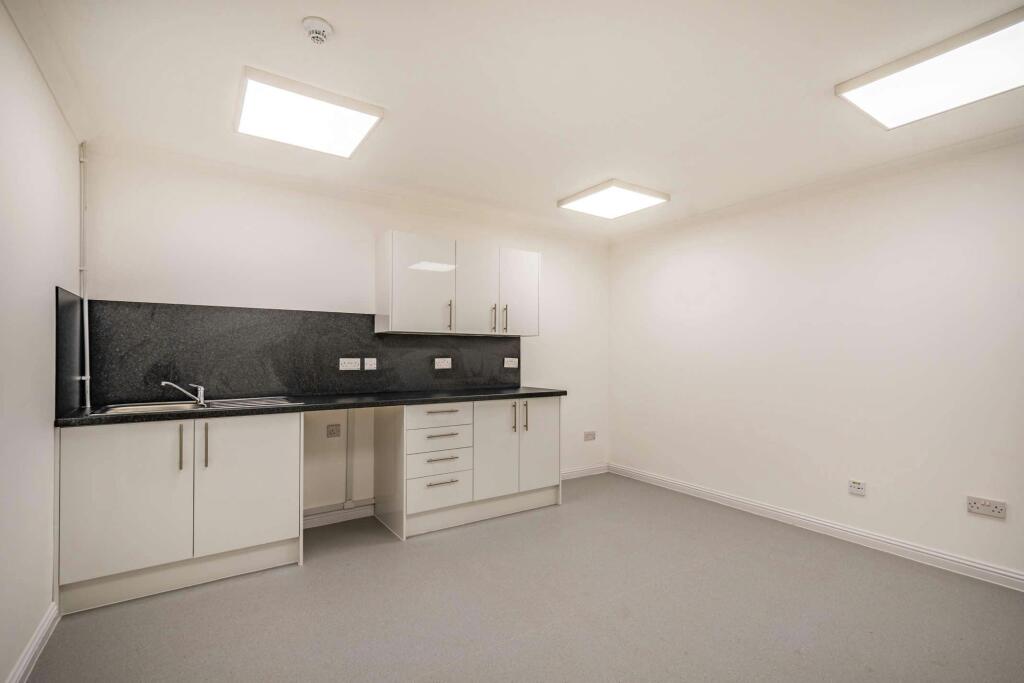 8484582interior18800.jpg