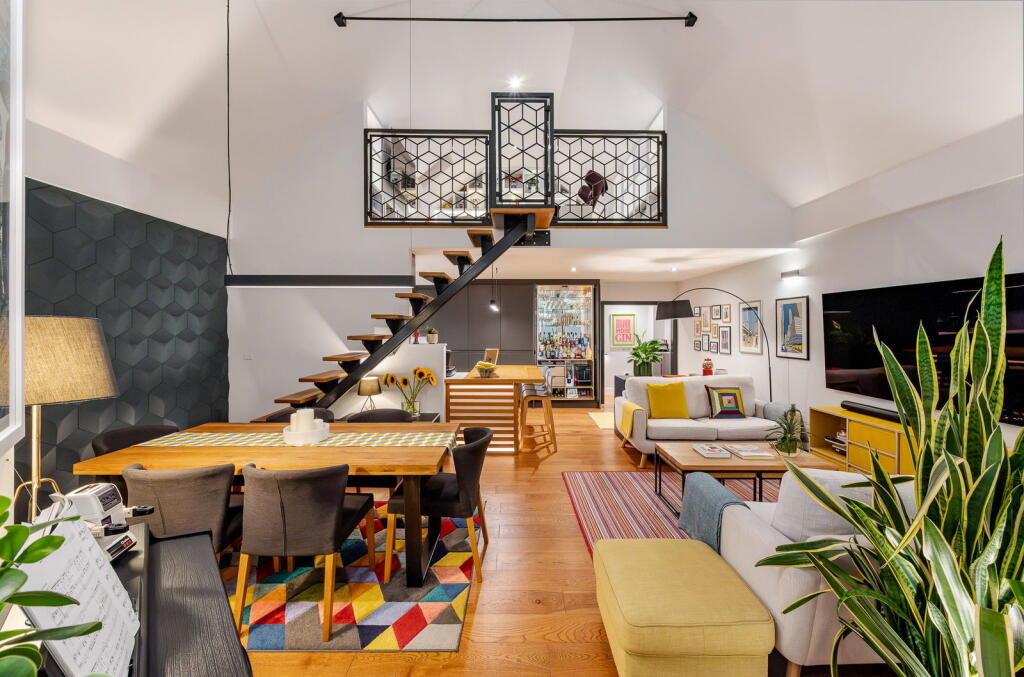 Main image of property: Penthouse, St James Court, Edison Road, Bromley, BR2 0EZ
