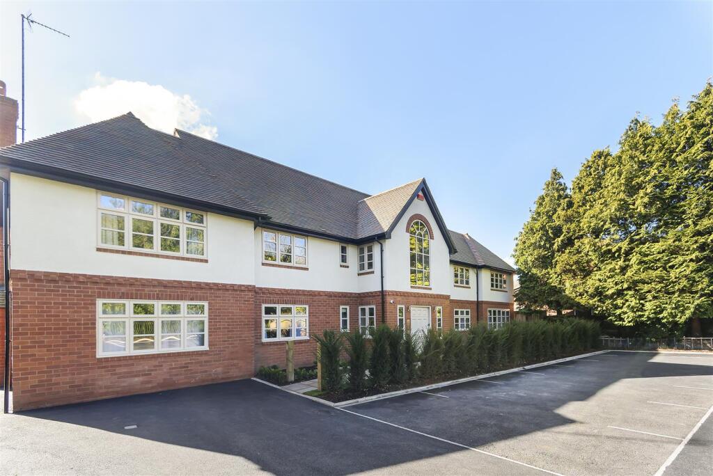 Main image of property: Stoneleigh Road, Coventry, CV4 7AD