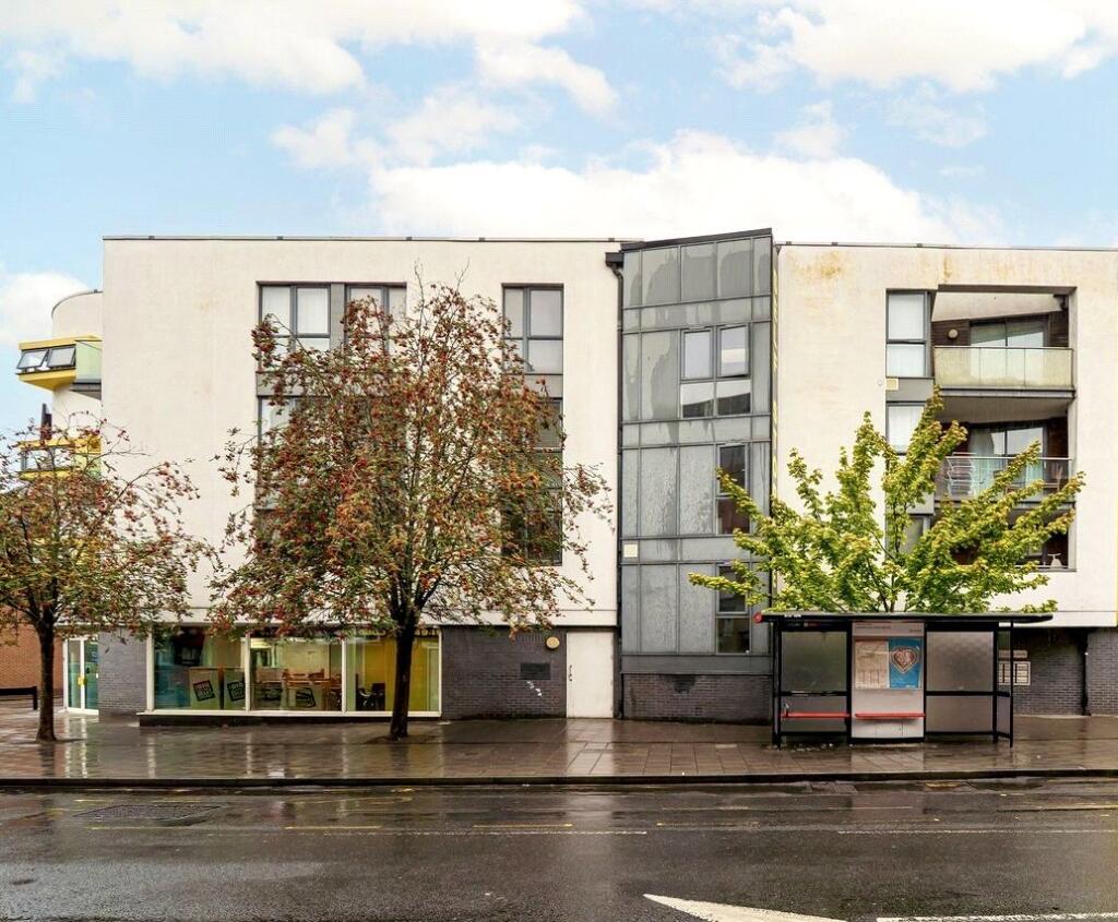 Main image of property: 165 London Road, Kingston Upon Thames, KT2