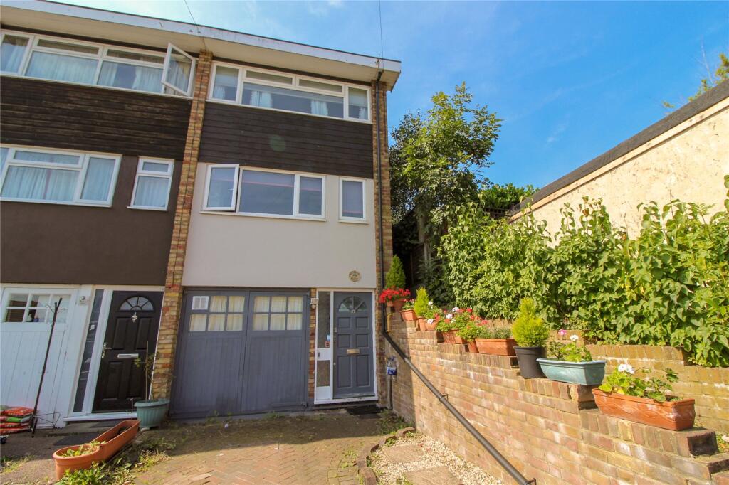 Main image of property: Teynham Court, 31 King Edward Road, Barnet, Hertfordshire, EN5