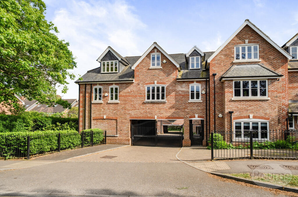 Main image of property: Crownwood Gate, Beavers Road, Farnham, Surrey, GU9