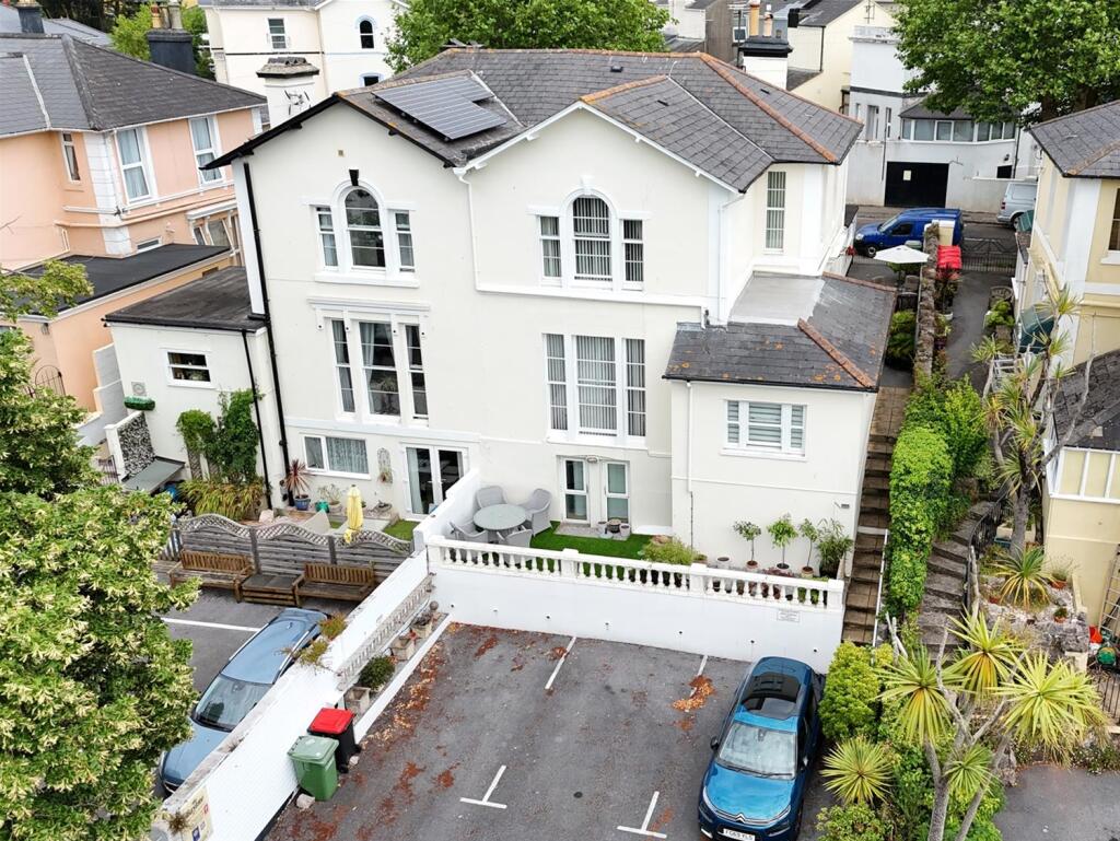 Main image of property: Charming Highly Rated 6-Bed Guest House in Torquay, Devon