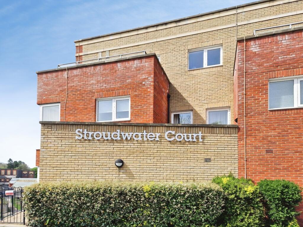Main image of property: Cainscross Road, Stroud, GL5 4ET