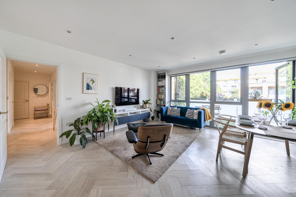 Main image of property: Cross Lane, London, N8