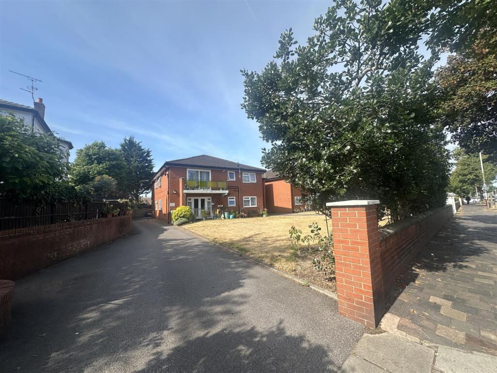 Main image of property: 16 Scarisbrick New Road, Southport