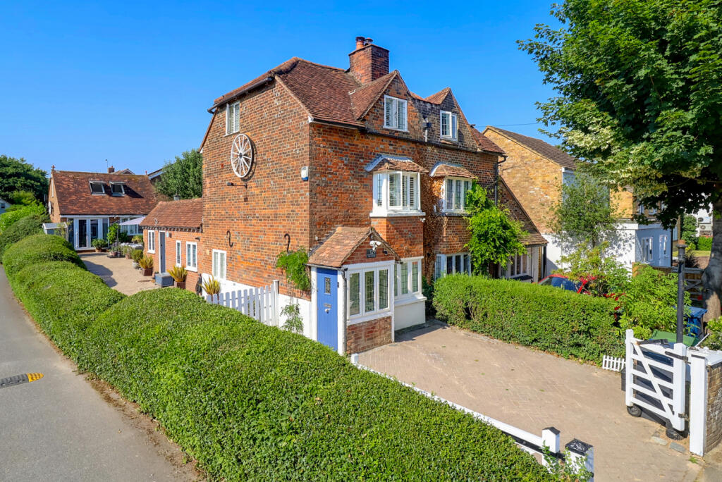 Main image of property: White Lion Road, Amersham, Buckinghamshire, HP7