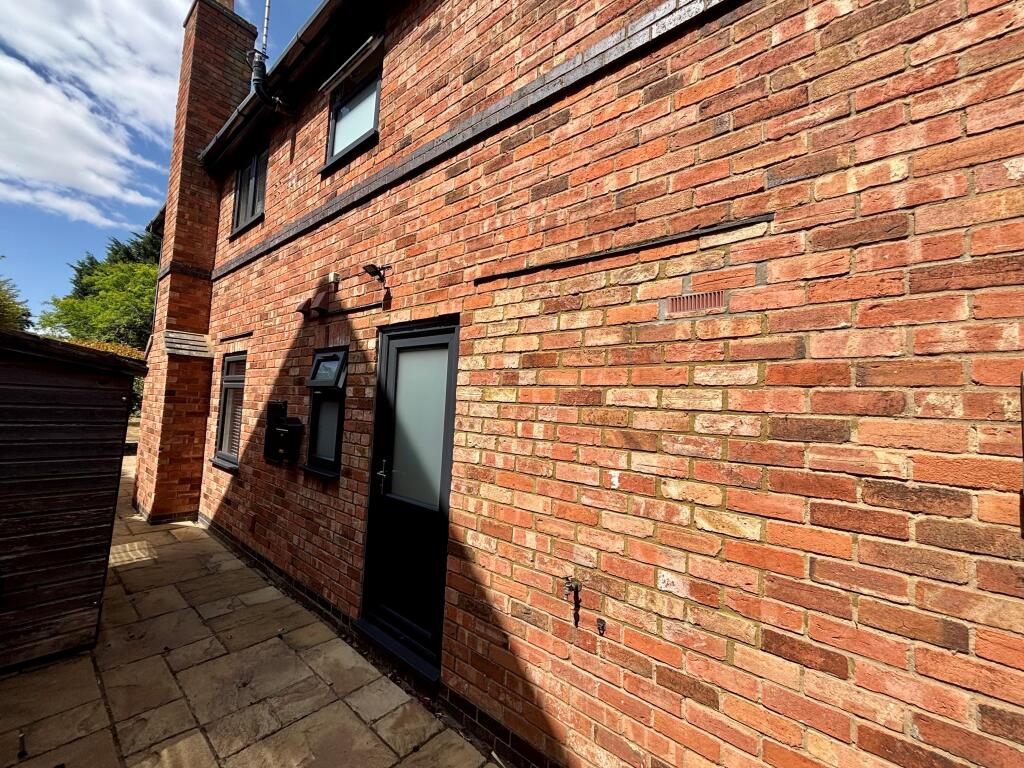 Main image of property: Banbury Road, Stratford upon Avon, CV37 7HX