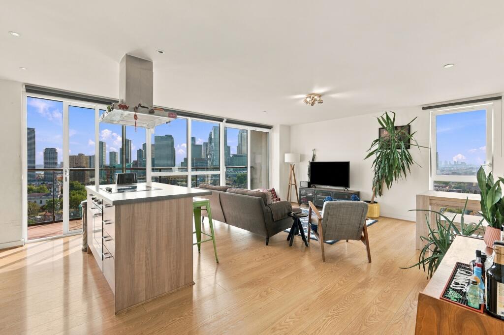 Main image of property: Panoramic Tower, Canary Wharf, E14