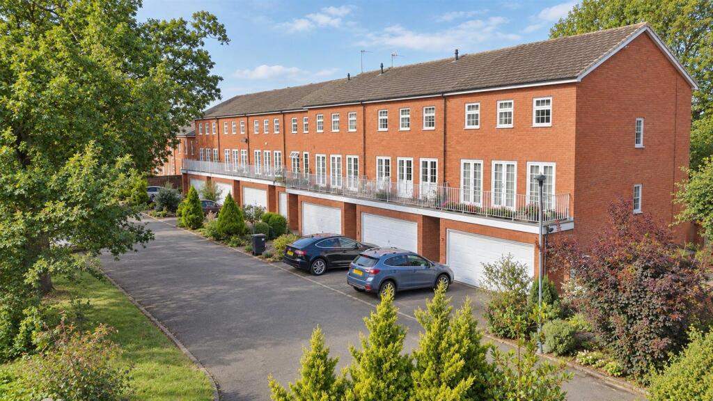 Main image of property: Lillington Avenue, Leamington Spa