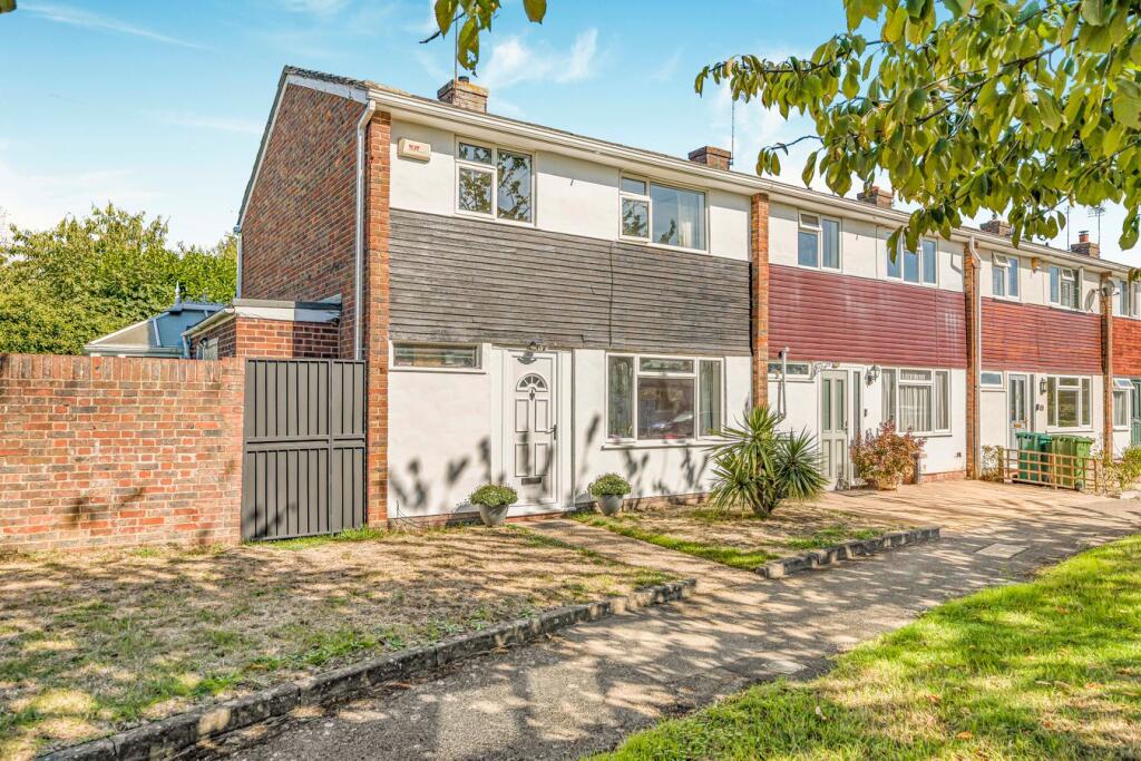 Main image of property: Gordon Road, Shepperton, TW17