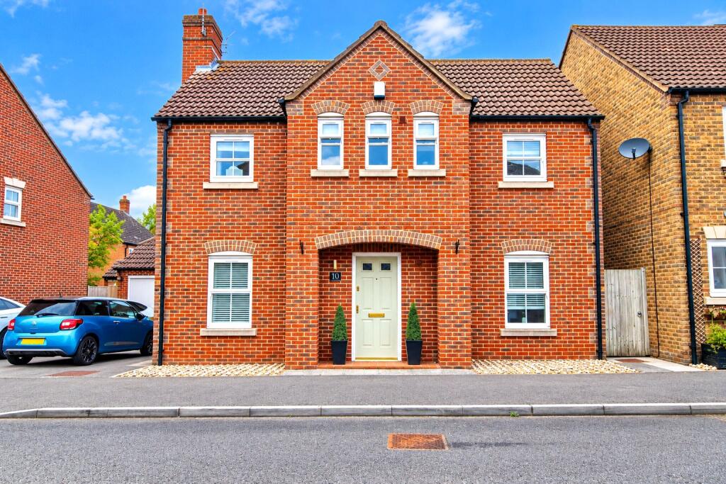 Main image of property: Coombe Lane, Aylesbury, Buckinghamshire, HP19