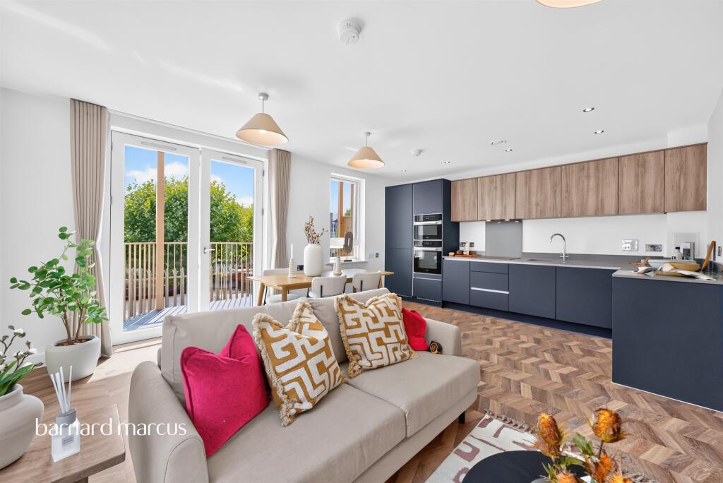 Main image of property: High Road, Finchley, London, N12