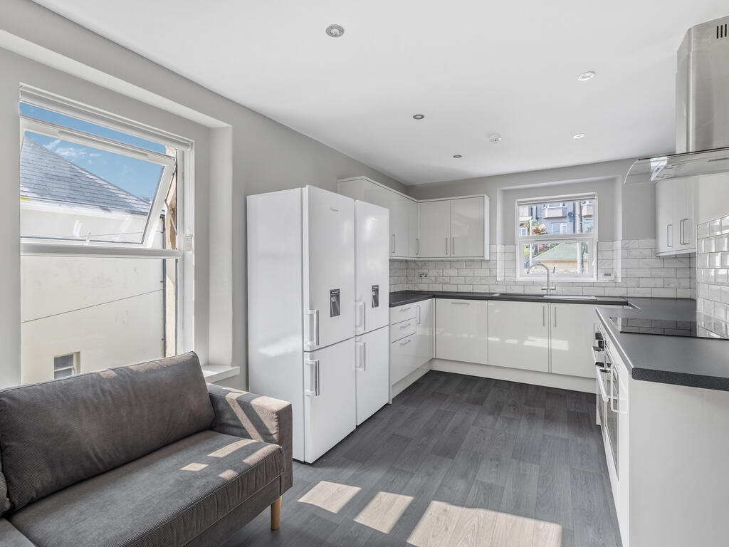 Main image of property: 31 Connaught Avenue