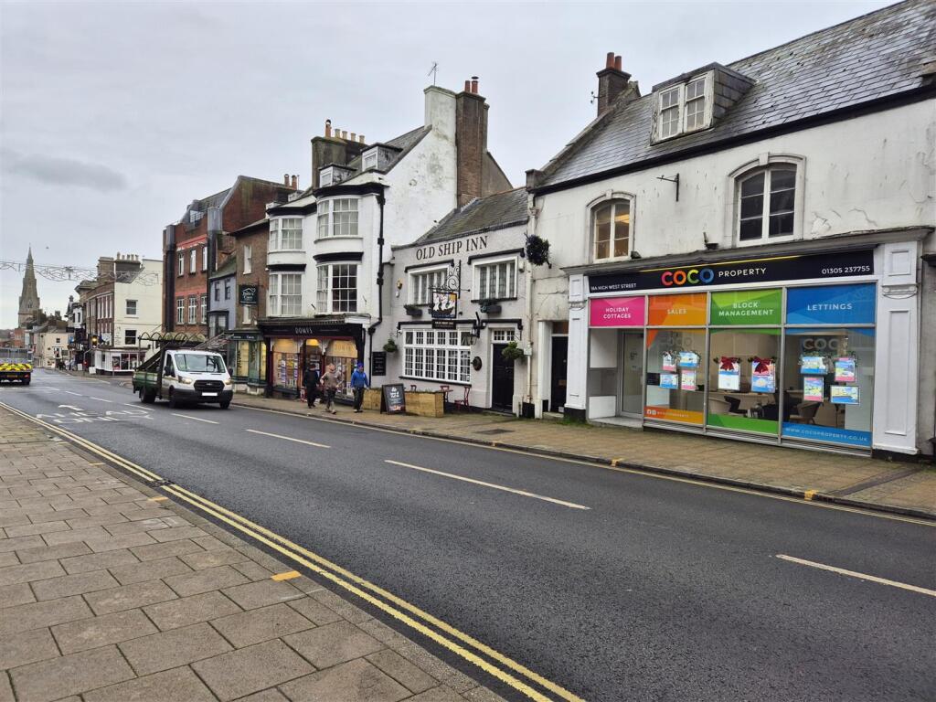 Main image of property: 16 High West Street, Dorchester