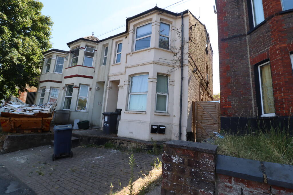 Main image of property: 231 Desborough Road, High Wycombe, Buckinghamshire HP11 2QW