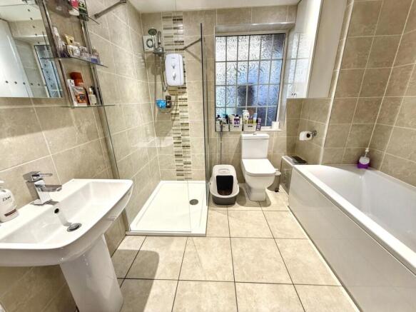 117 front - owner ensuite.jpg