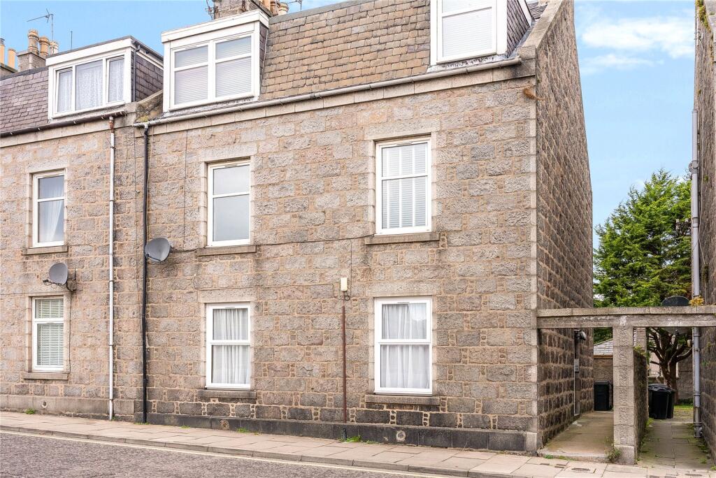 Main image of property: 28 Broomhill Road, Aberdeen, AB10 6HS