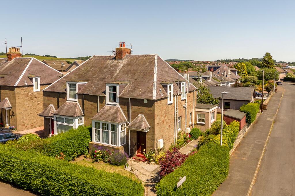 Main image of property: 16 Montague Street, Broughty Ferry, DD5 2RD