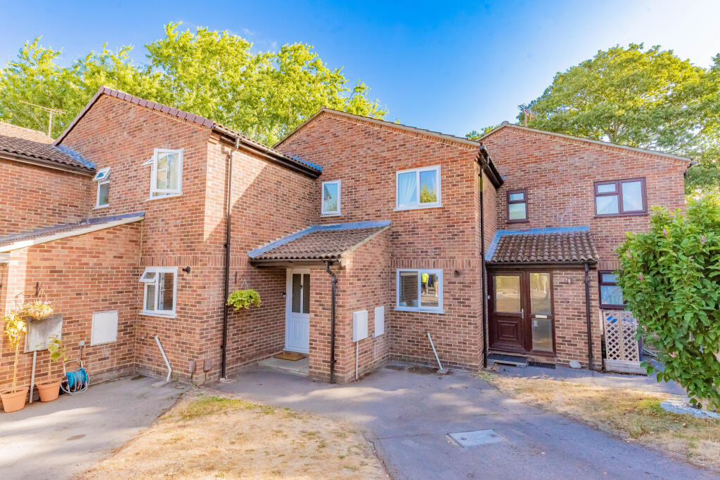Main image of property: Ilex Close, Yateley, Hampshire, GU46