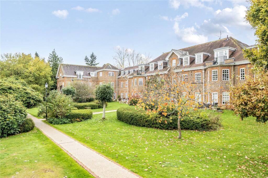 Main image of property: Ravens Court, Castle Village, Berkhamsted, Hertfordshire, HP4