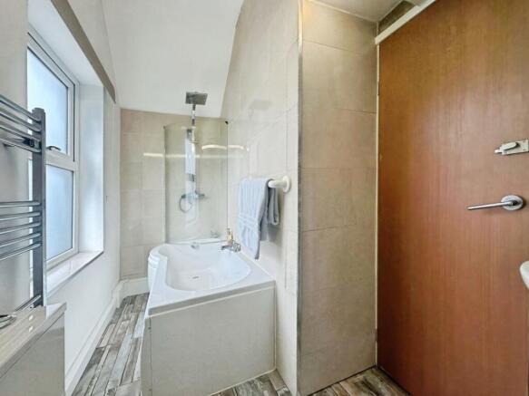 Flat 2 Bathroom