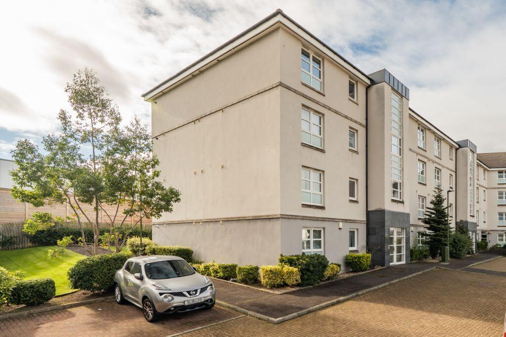 Main image of property: 84/3 Chesser Crescent, Edinburgh, EH14 1SE