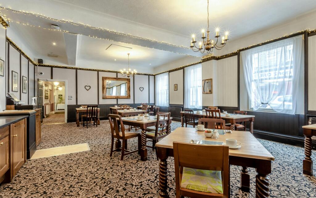 8685240-interior42.jpg