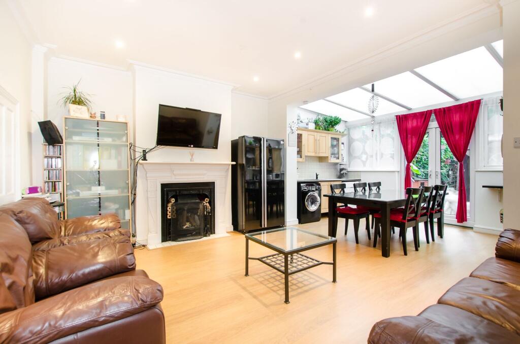 Main image of property: Ravenslea Road, Balham, London, SW12