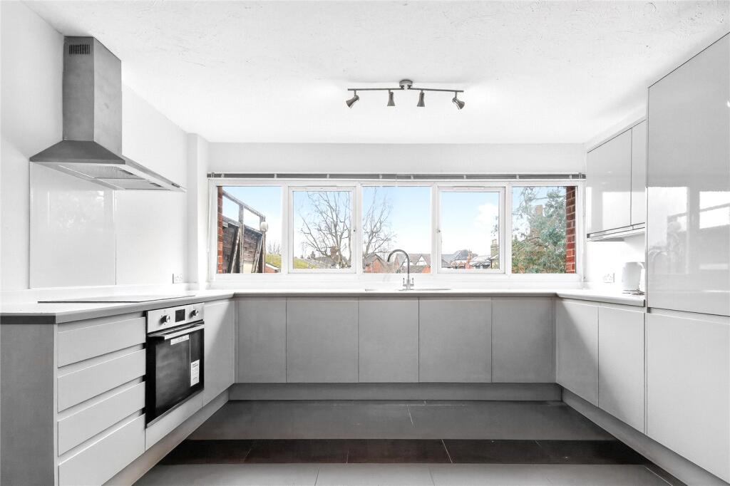 Main image of property: London Road, Twyford, Reading, Berkshire, RG10