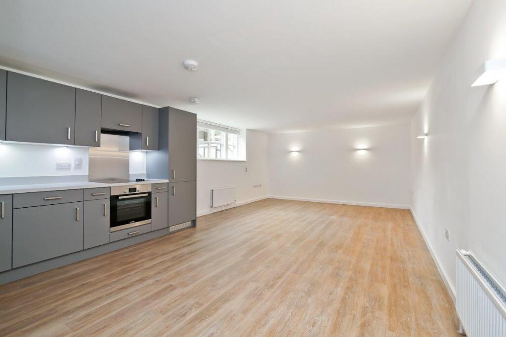 Main image of property: Flat 2, 79 Trinity Road, Tooting Bec, SW17