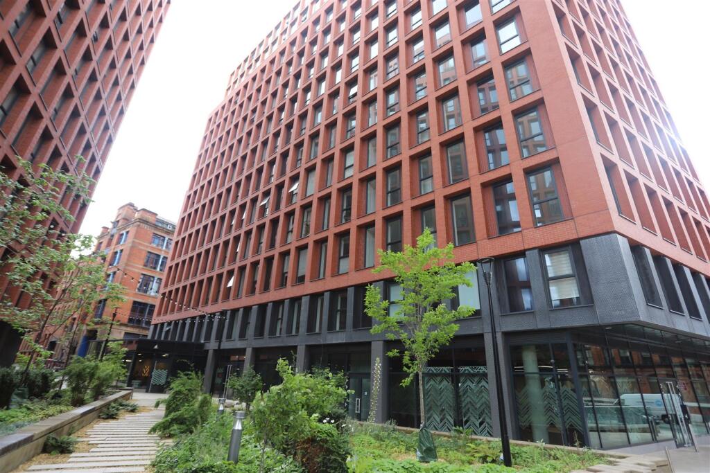 Main image of property: Manchester New Square, M1