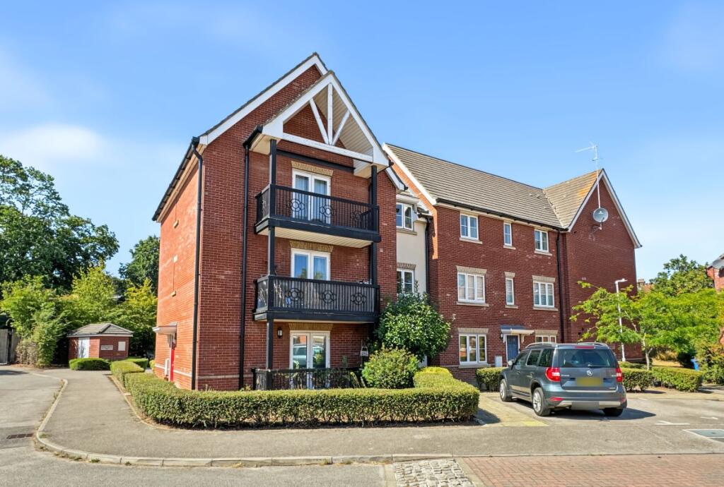 Main image of property: 36 Worsdell Close, Ipswich, Suffolk, IP2 8GR