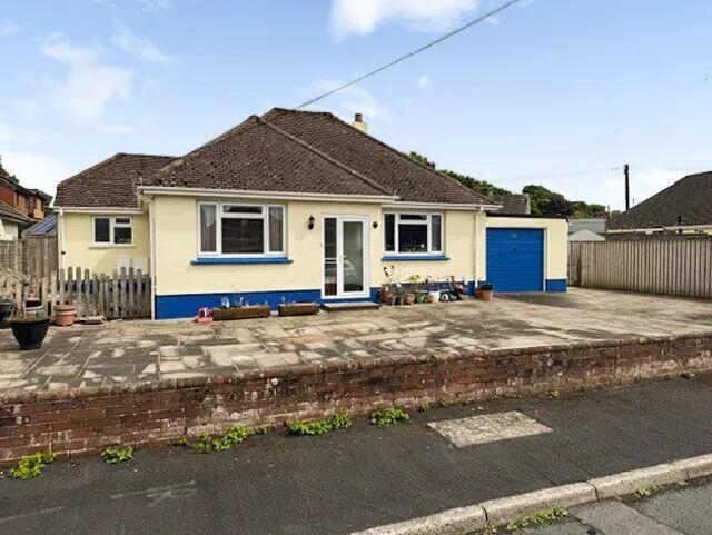 Main image of property: Lindridge Close, Kingsteignton, Newton Abbot, Devon.