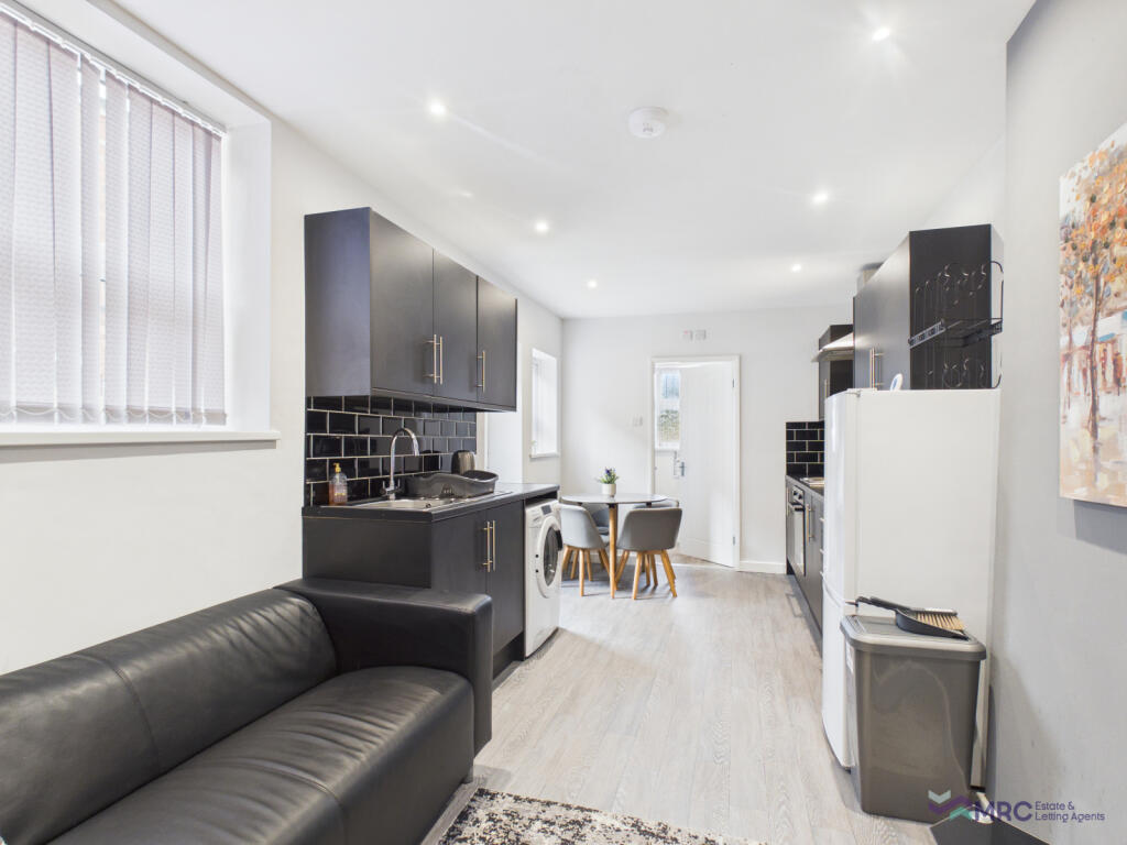 Main image of property: Flat 1, Albert Avenue, Hull, HU3
