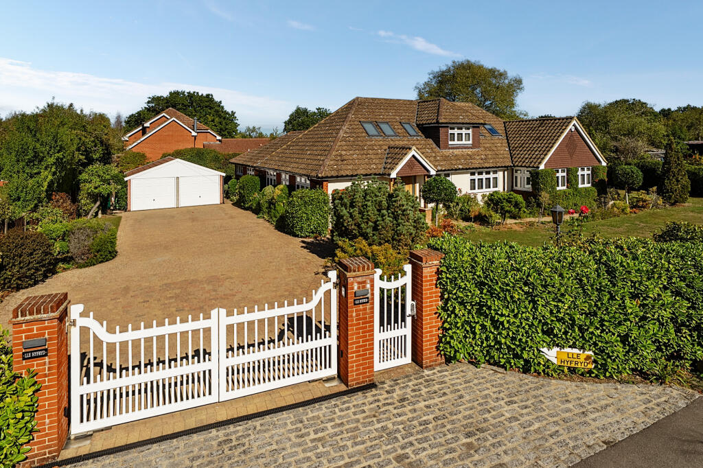 Main image of property: Fifield Road, Fifield, Maidenhead, SL6