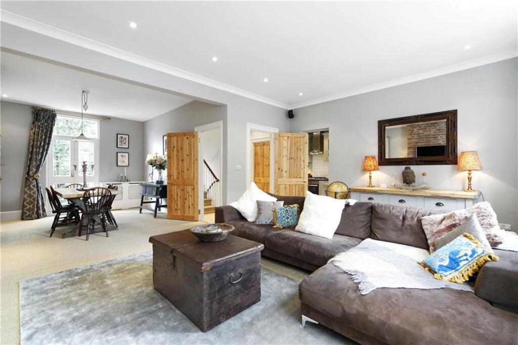 Main image of property: Englefield Road, Essex Road