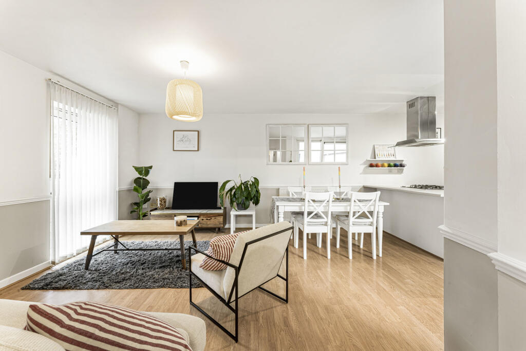 Main image of property: Commercial Road, London, E14