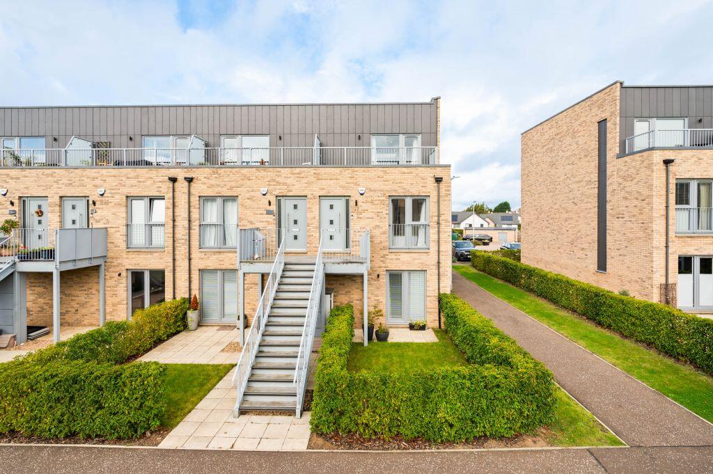 Main image of property: 17 Mauseley Park, Cammo, Edinburgh, EH4 8FB
