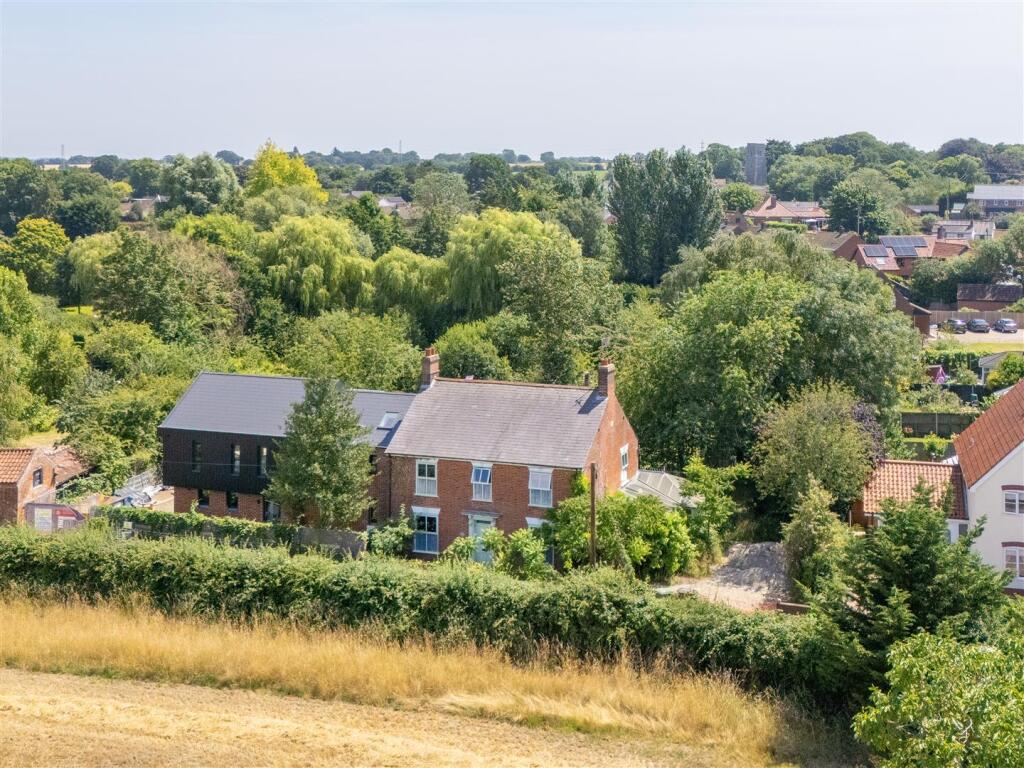 Main image of property: Norton Villa, Low Road, Norton Subcourse, Norwich NR14 6RZ