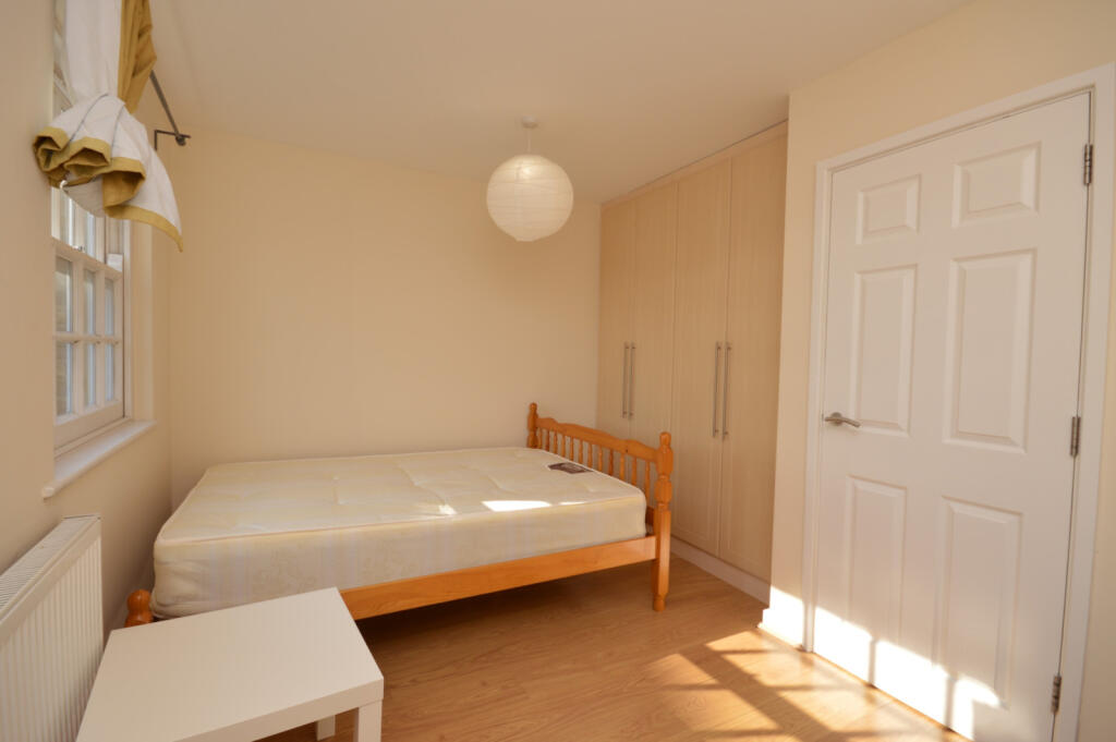 Main image of property: Steels Lane, Tower Hamlets, E1 0DP