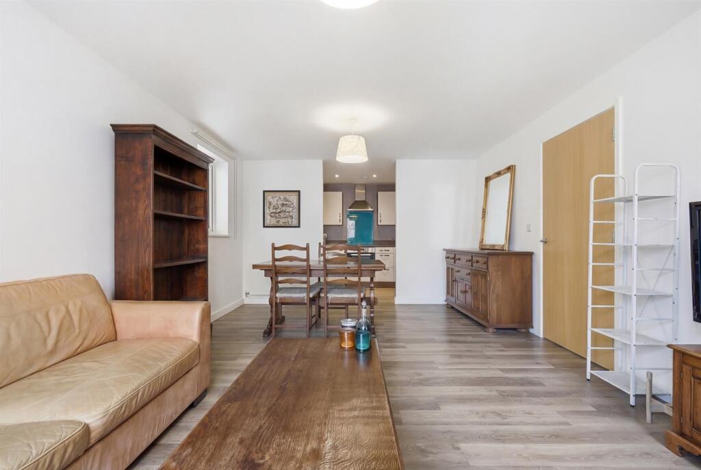 Main image of property: Seven Sisters Road, N4 2EP