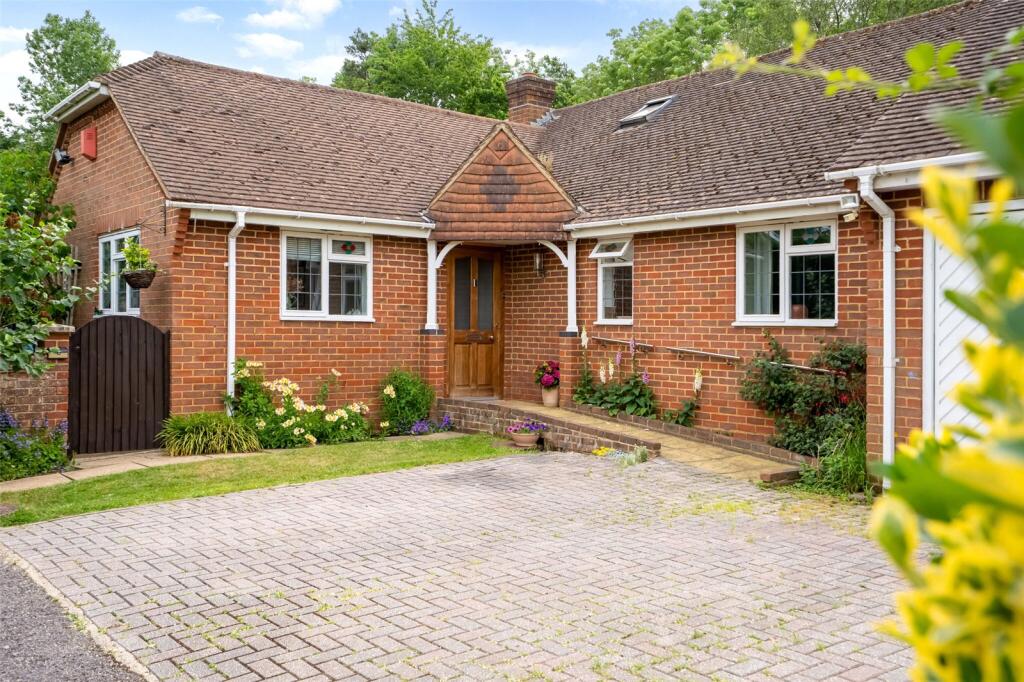 Main image of property: Reading Road, Chineham, Hampshire, RG24