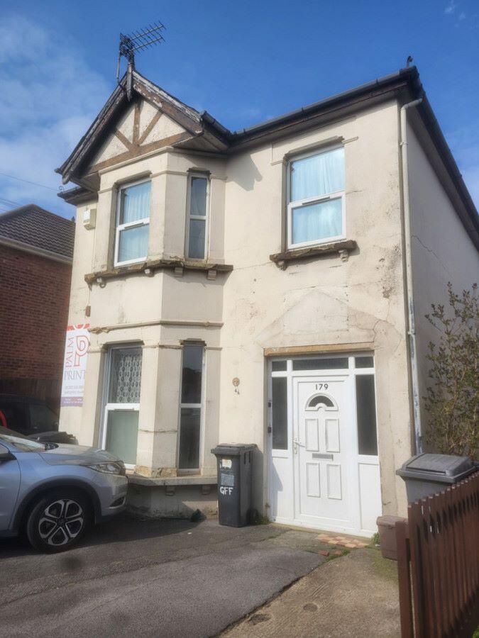 Main image of property: 179a Alma Road, Charminster, Bournemouth, Dorset, BH9 1AQ