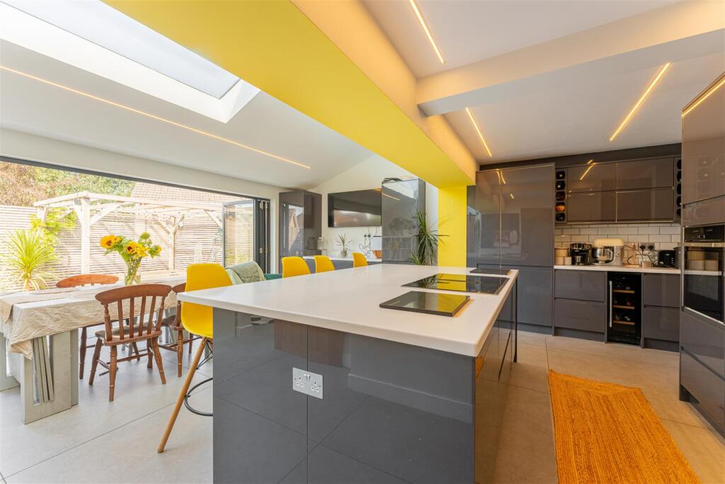 Main image of property: Extended 3 bedroom house on Clarkes Way, Brackley