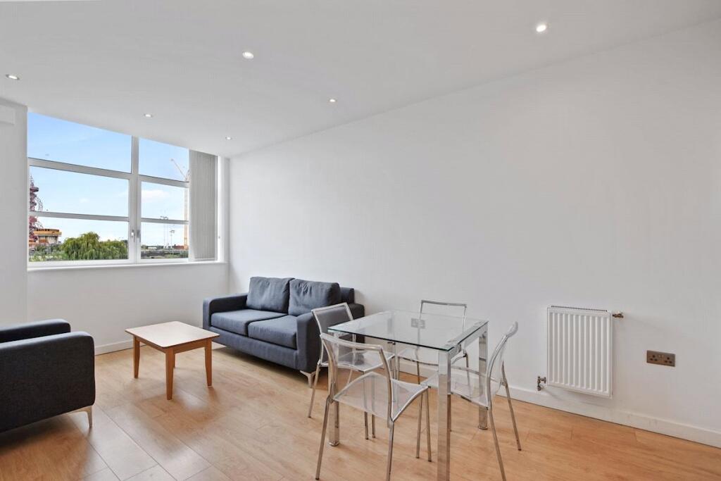 Main image of property: 150 High Street, London, E15